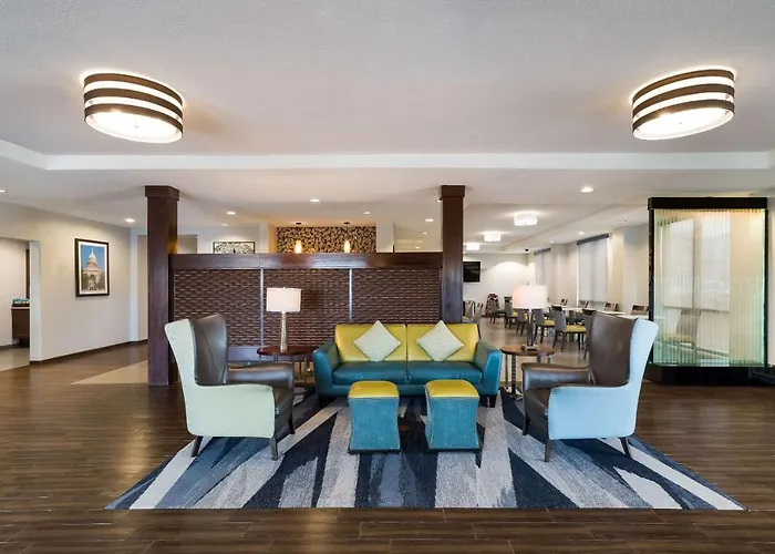 Comfort Inn & Suites Victoria North