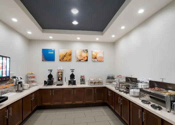 Comfort Inn & Suites Victoria North